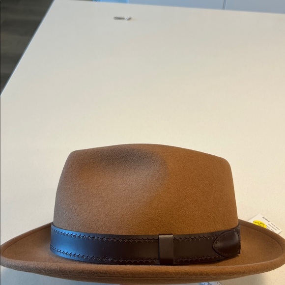 Goorin Bros Tan Fedora with Dark Band - Picture 8 of 8